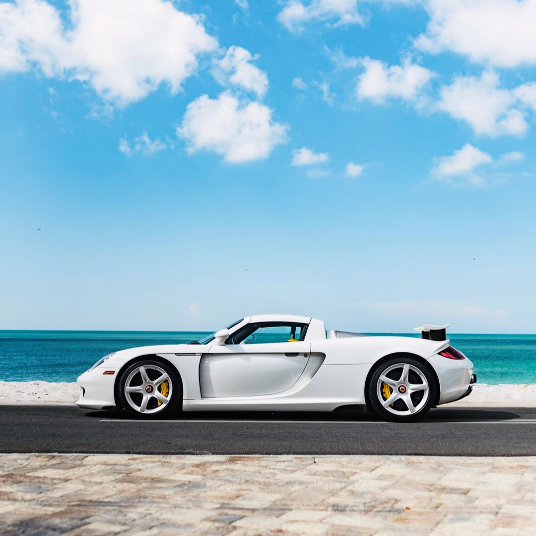 ta依然那么帅，尤其是侧面，完美无瑕！ Porsche Carrera GT