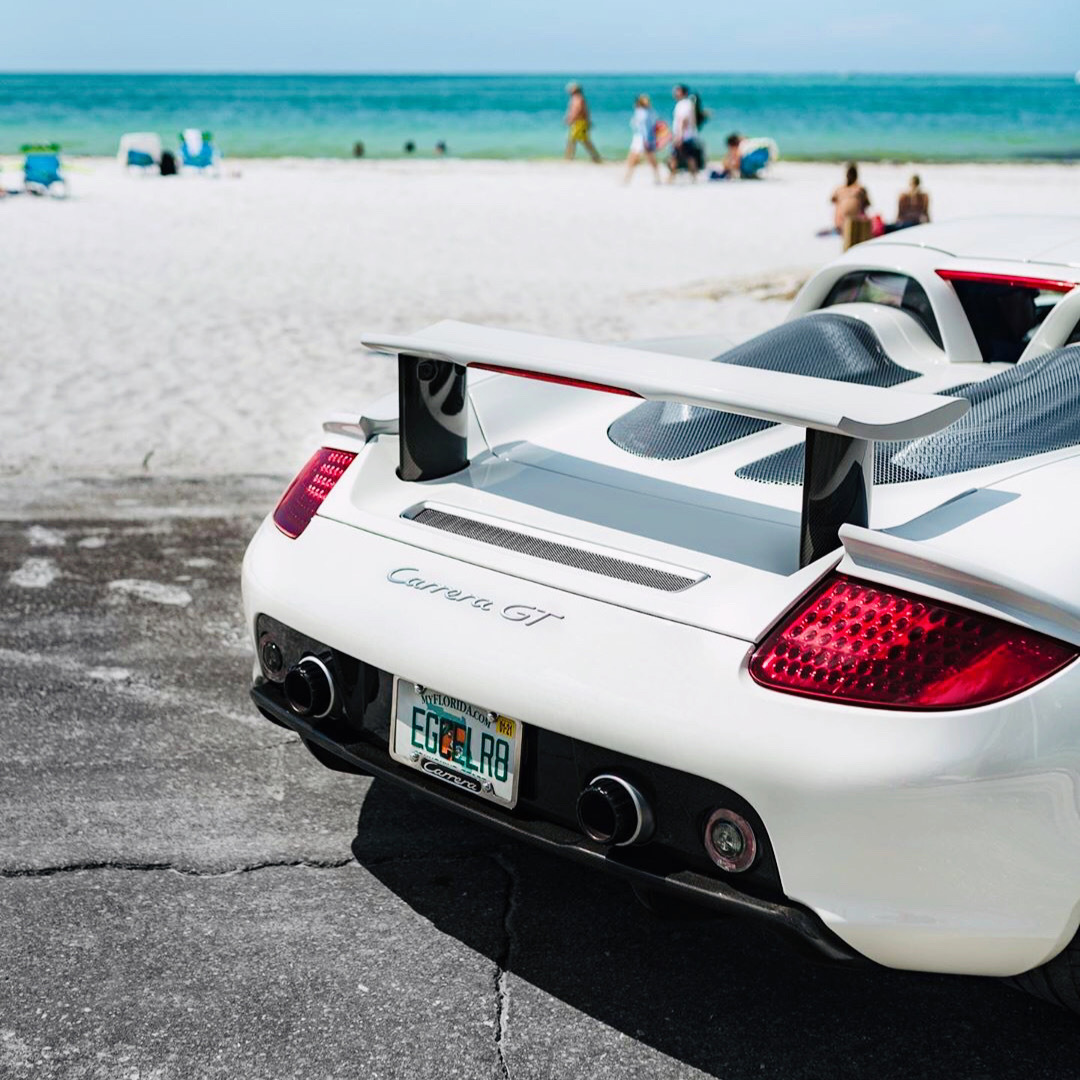 ta依然那么帅，尤其是侧面，完美无瑕！ Porsche Carrera GT