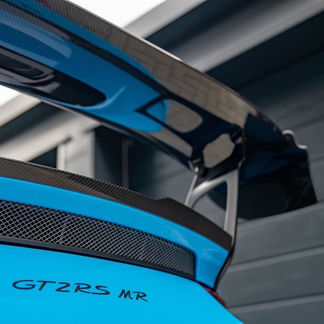 好看的汽车图片：保时捷911 GT2 RS MR特别版