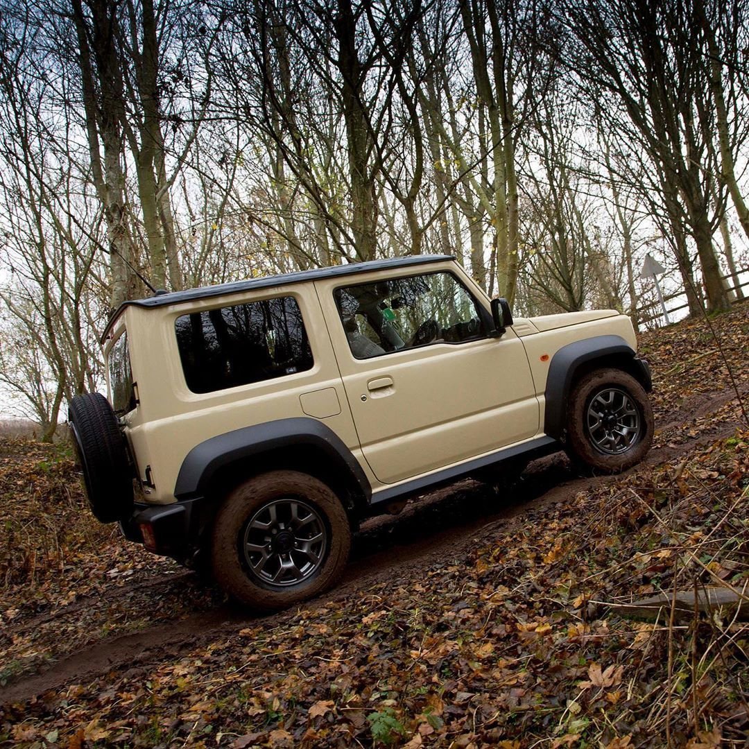 新款铃木吉姆尼穿越丛林之旅麻雀虽小五脏俱全