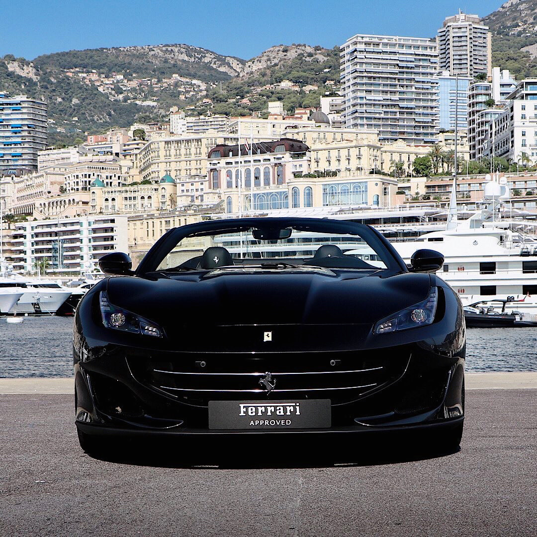 很喜欢黑色，对ta有一种很特别的感觉！ Ferrari Portofino