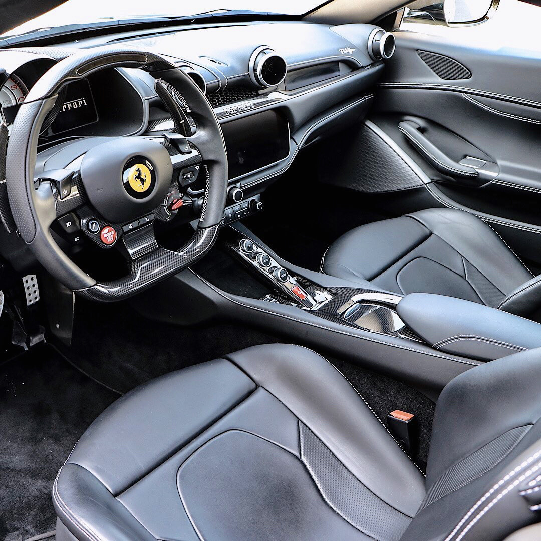 很喜欢黑色，对ta有一种很特别的感觉！ Ferrari Portofino