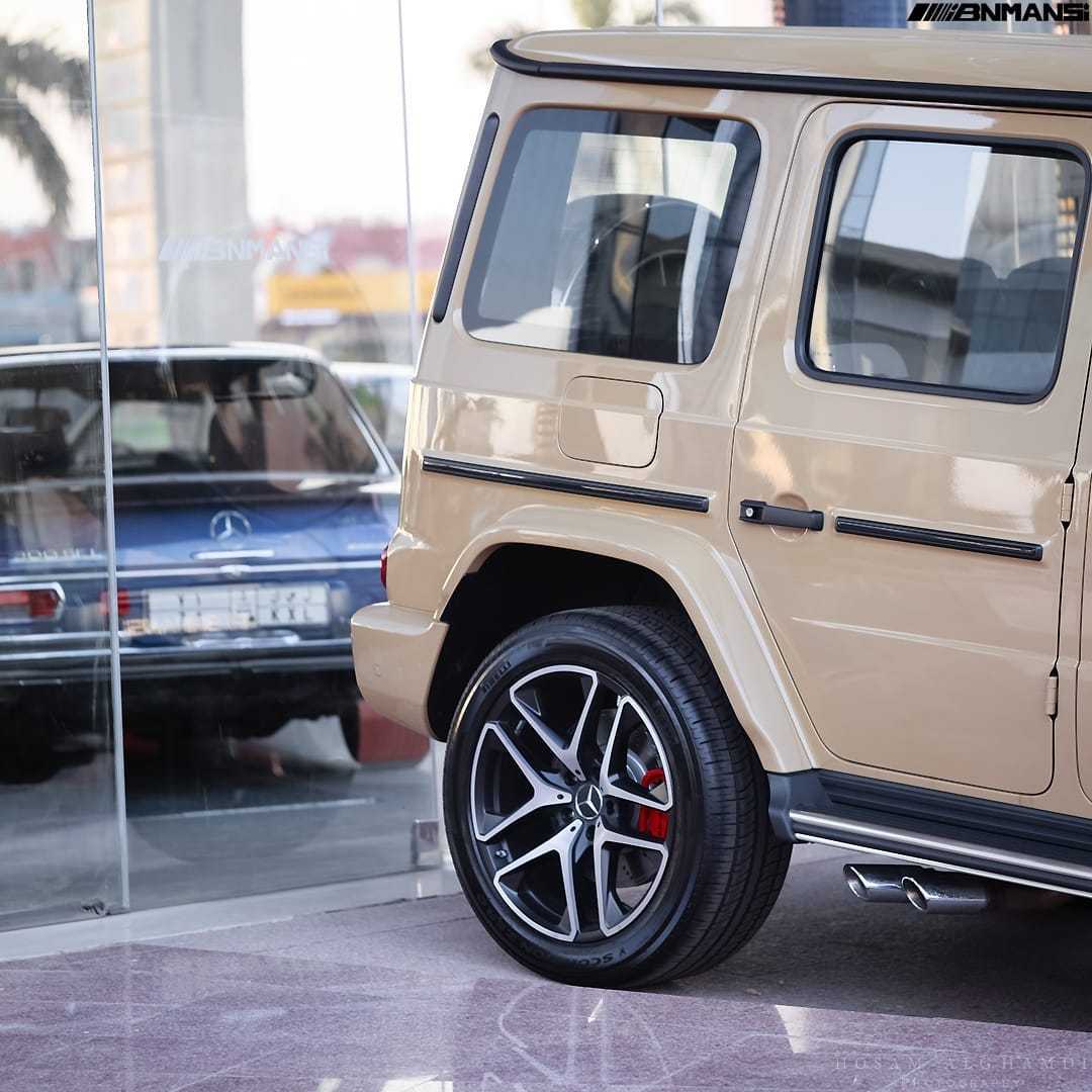 奔驰G63这款颜色叫什么名字？