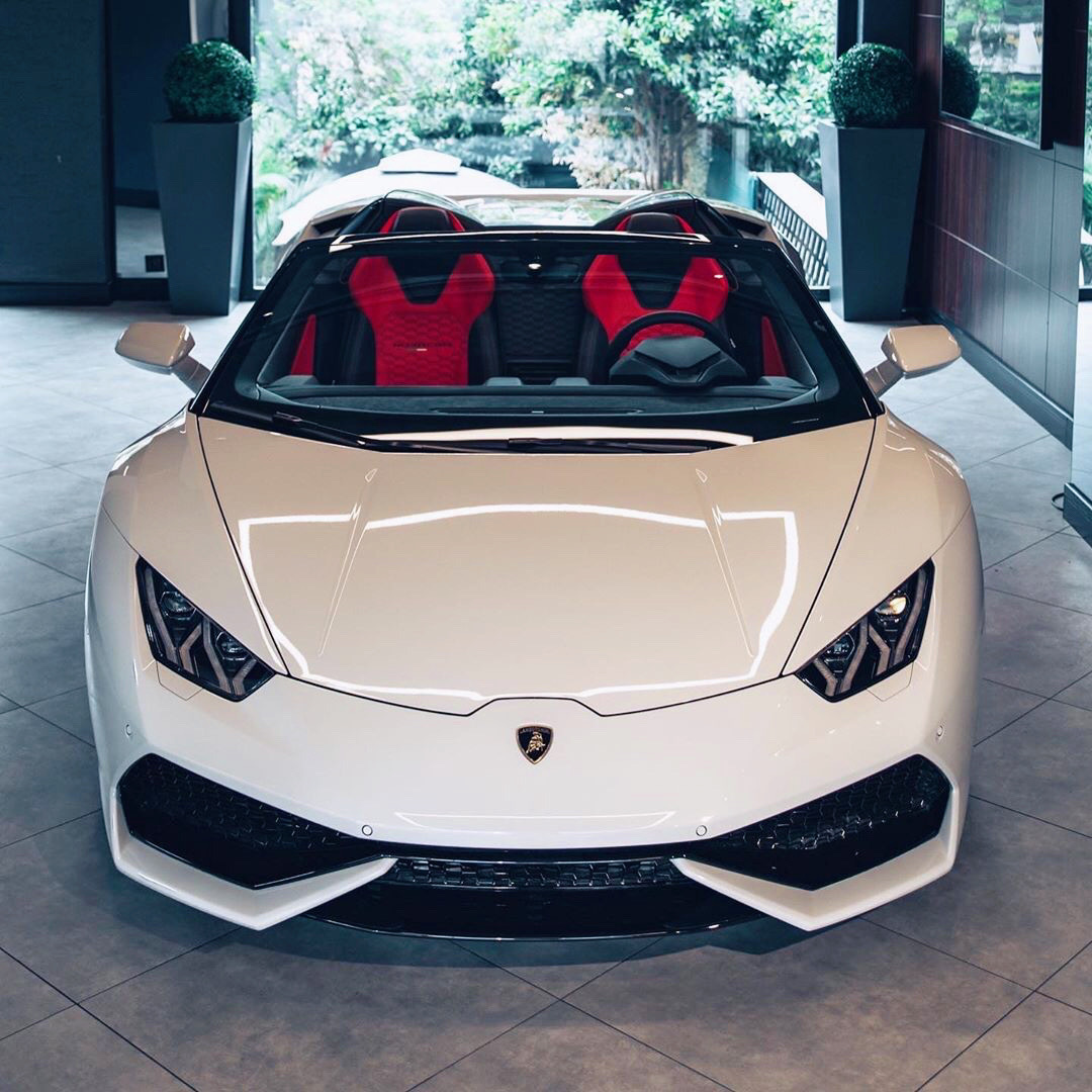 Lamborghini Huracan Spyder  睡觉咯