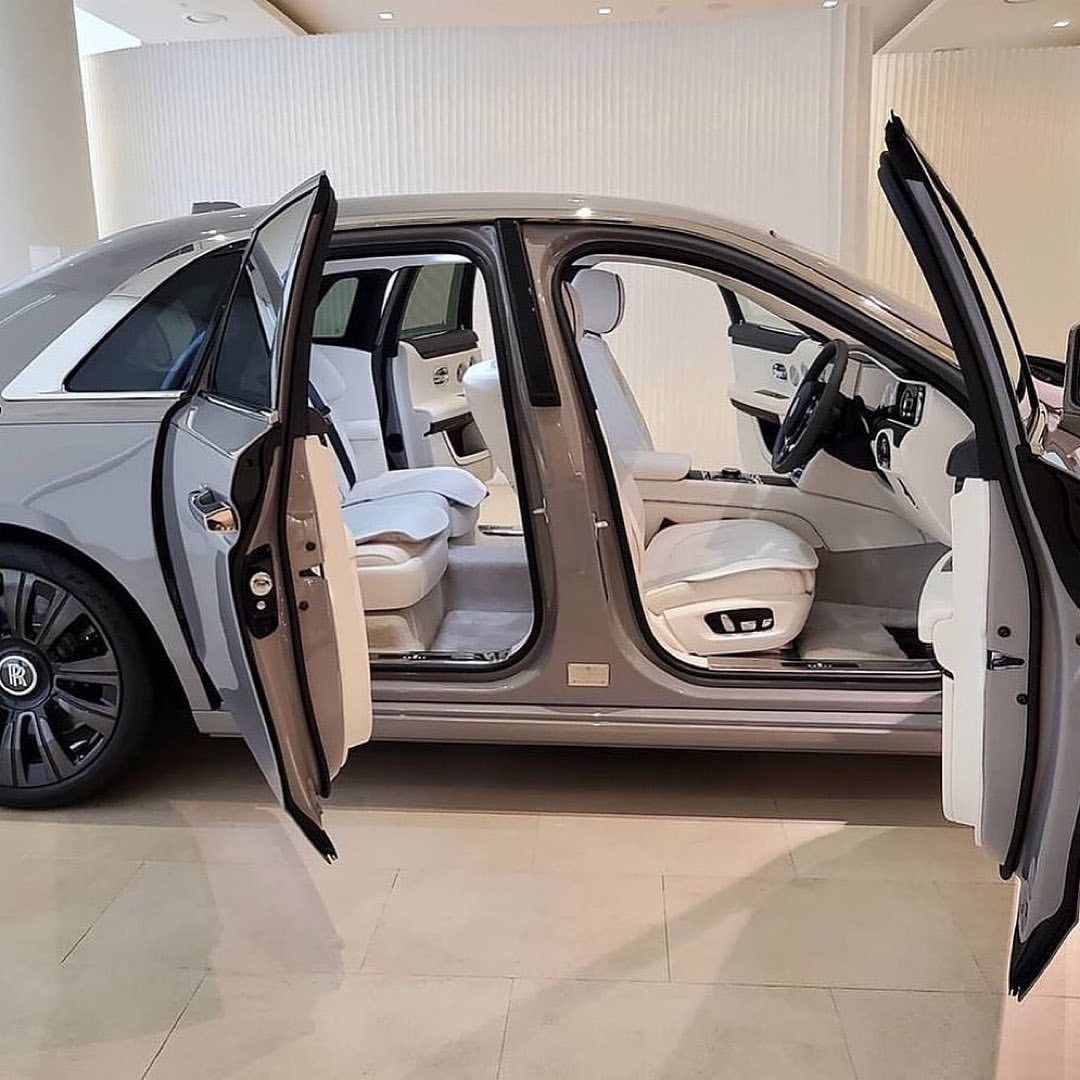 好看的汽车图片：劳斯莱斯风暴灰色 古思特