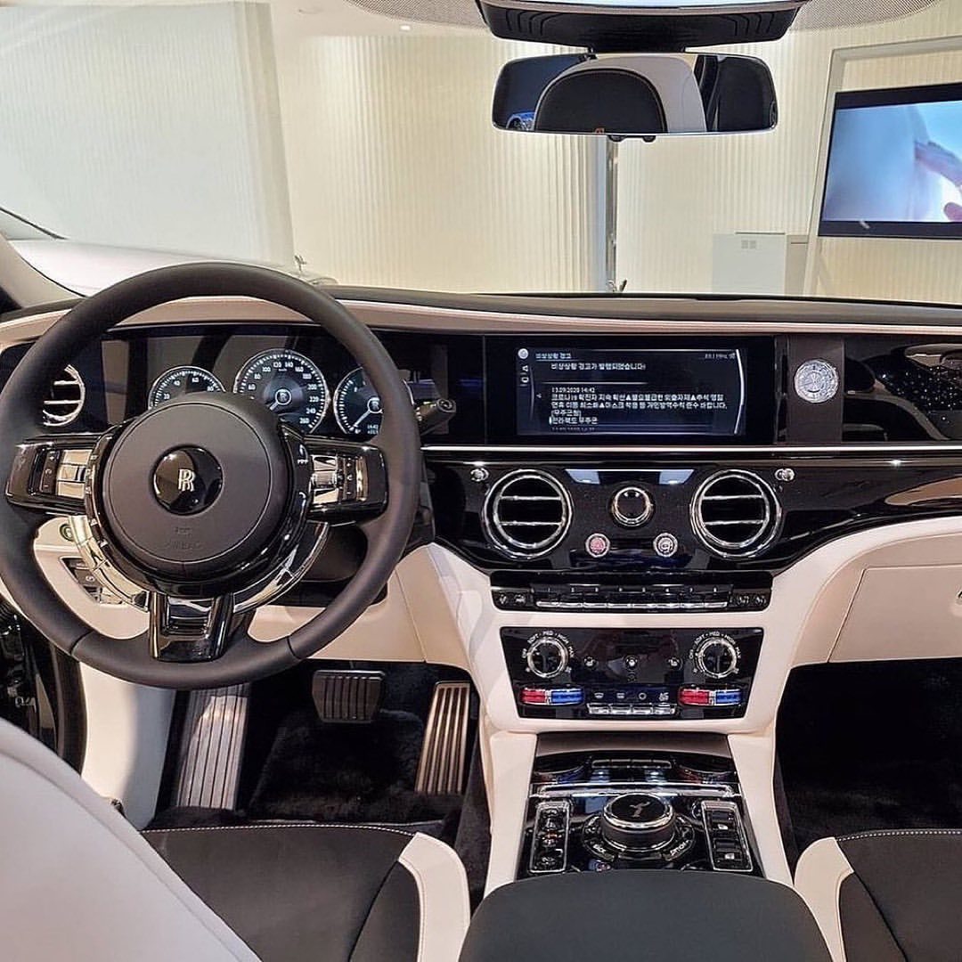 好看的汽车图片：劳斯莱斯风暴灰色 古思特