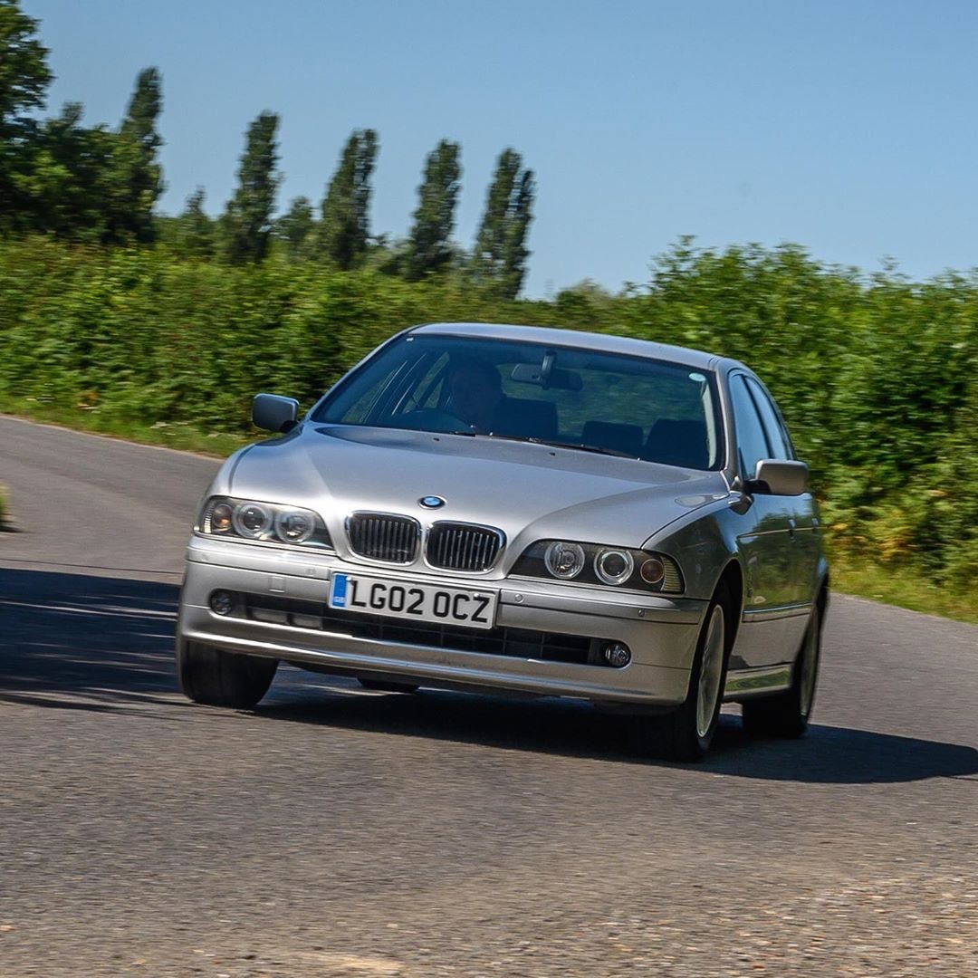 宝马520i 底盘代号E39，老车真是值得一看，越看越好看。