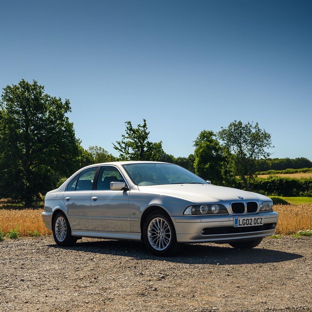 宝马520i 底盘代号E39，老车真是值得一看，越看越好看。