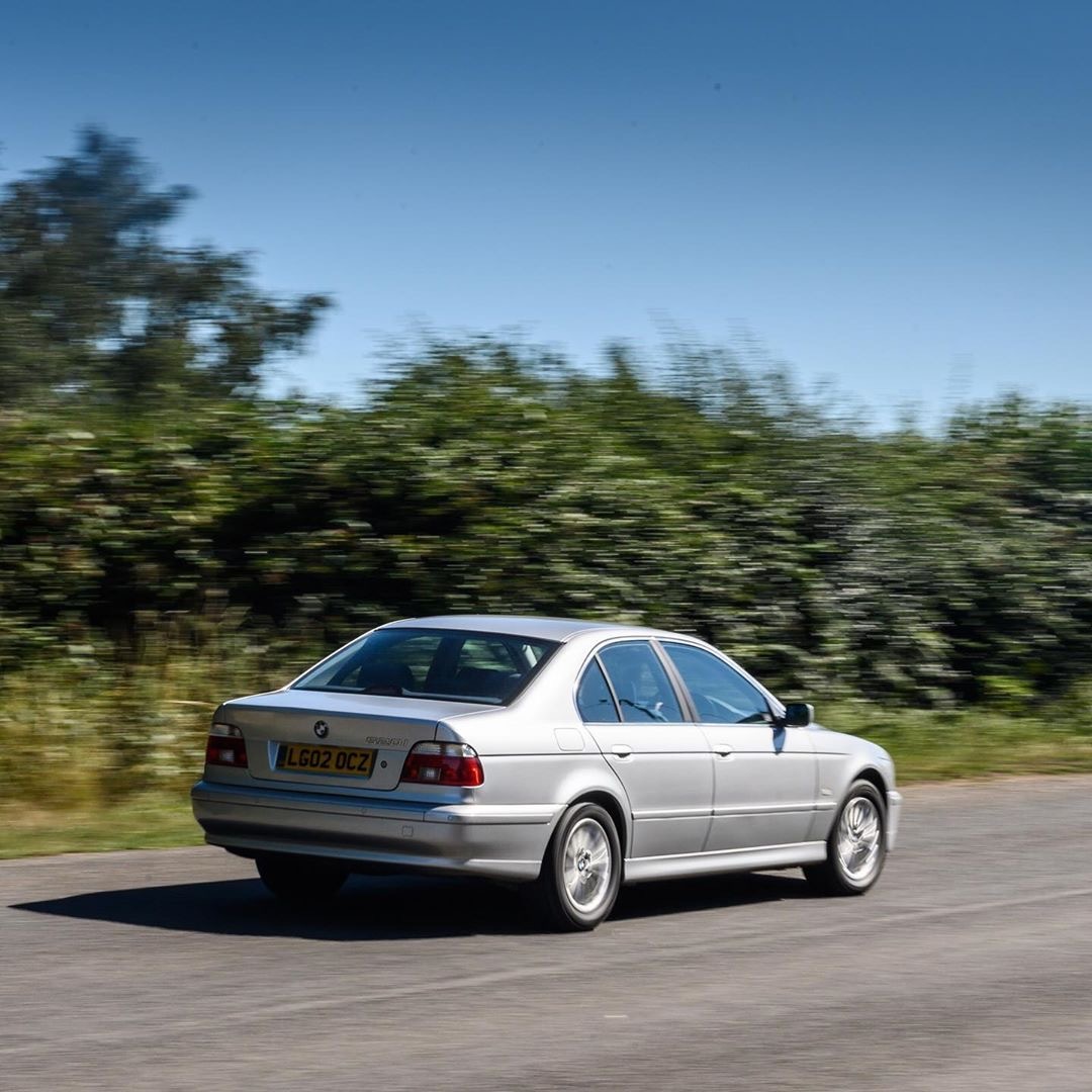 宝马520i 底盘代号E39，老车真是值得一看，越看越好看。