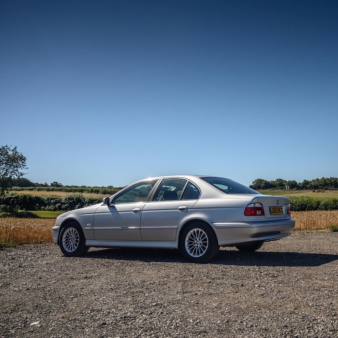 宝马520i 底盘代号E39，老车真是值得一看，越看越好看。