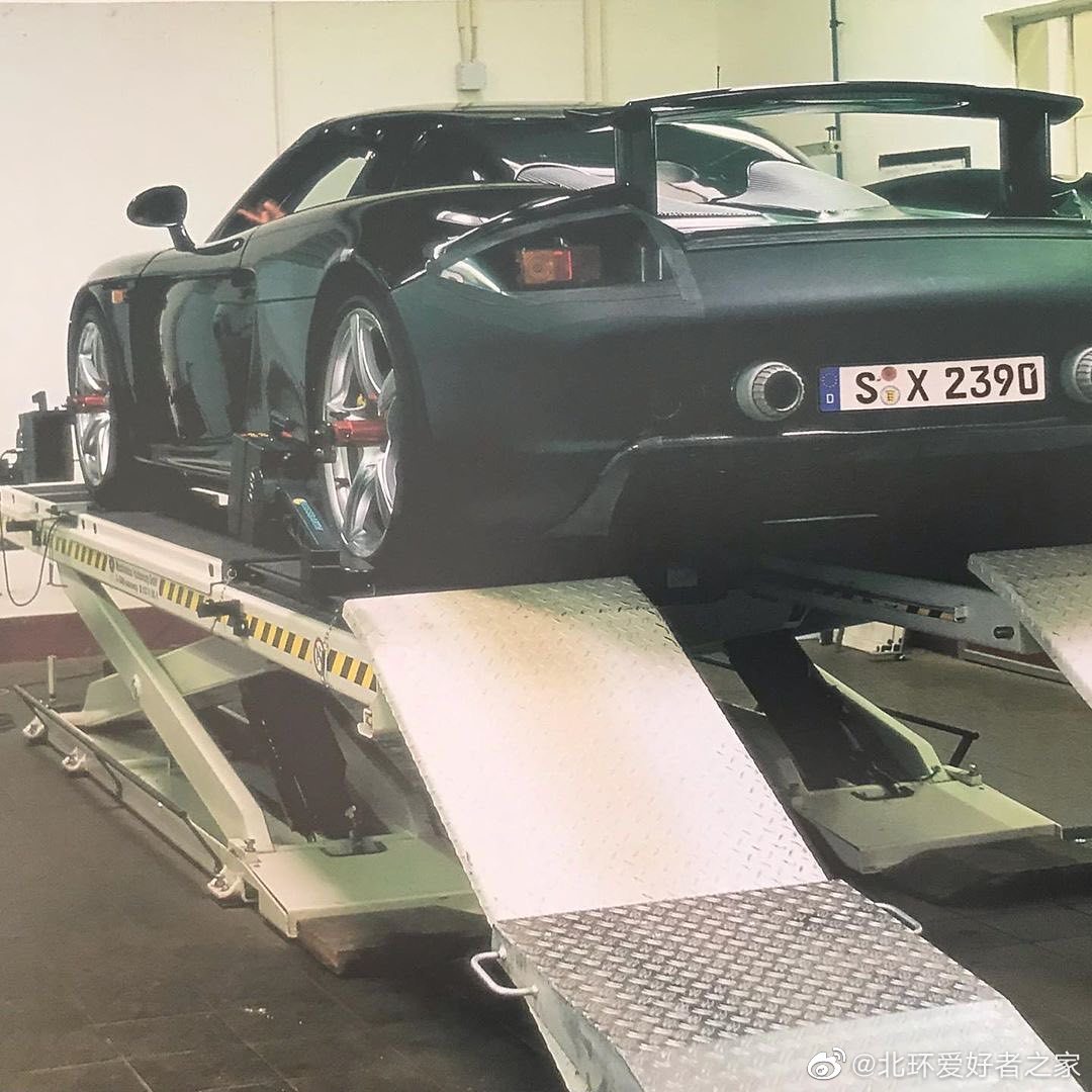 来一组保时捷卡雷拉GT测试图片！