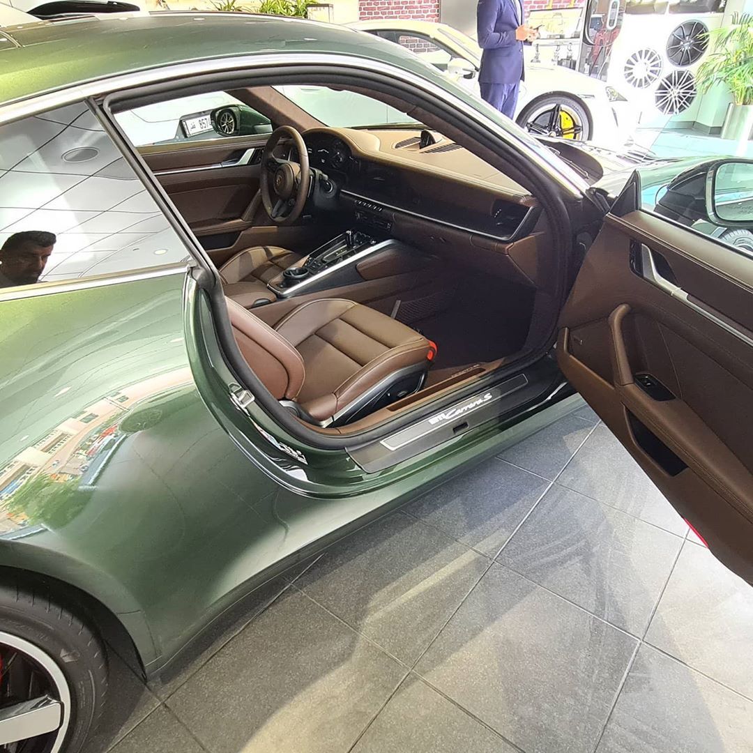 分享图片 多哈，Porsche 992（First PTS橡树绿）