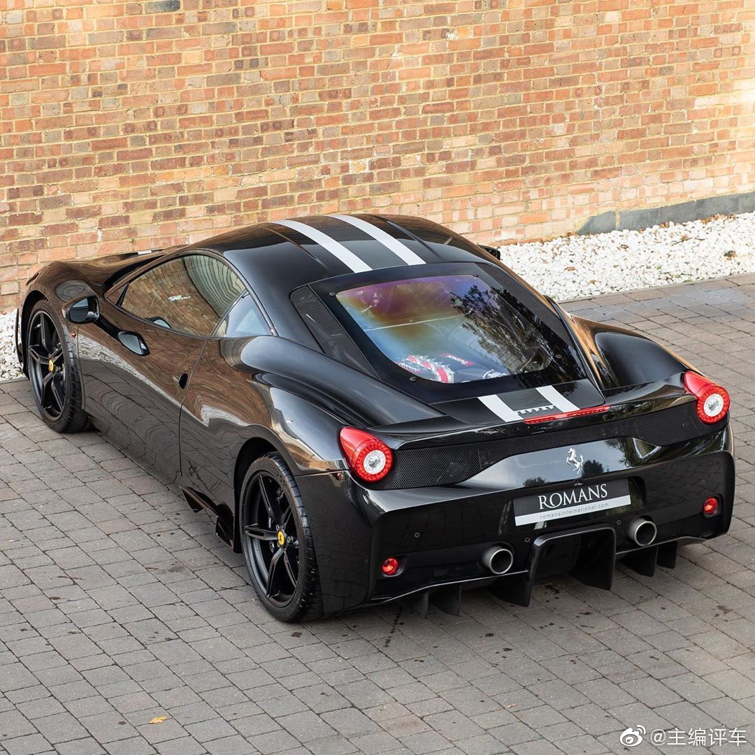 法拉利458 Speciale，车身颜色：“Nero Daytona”