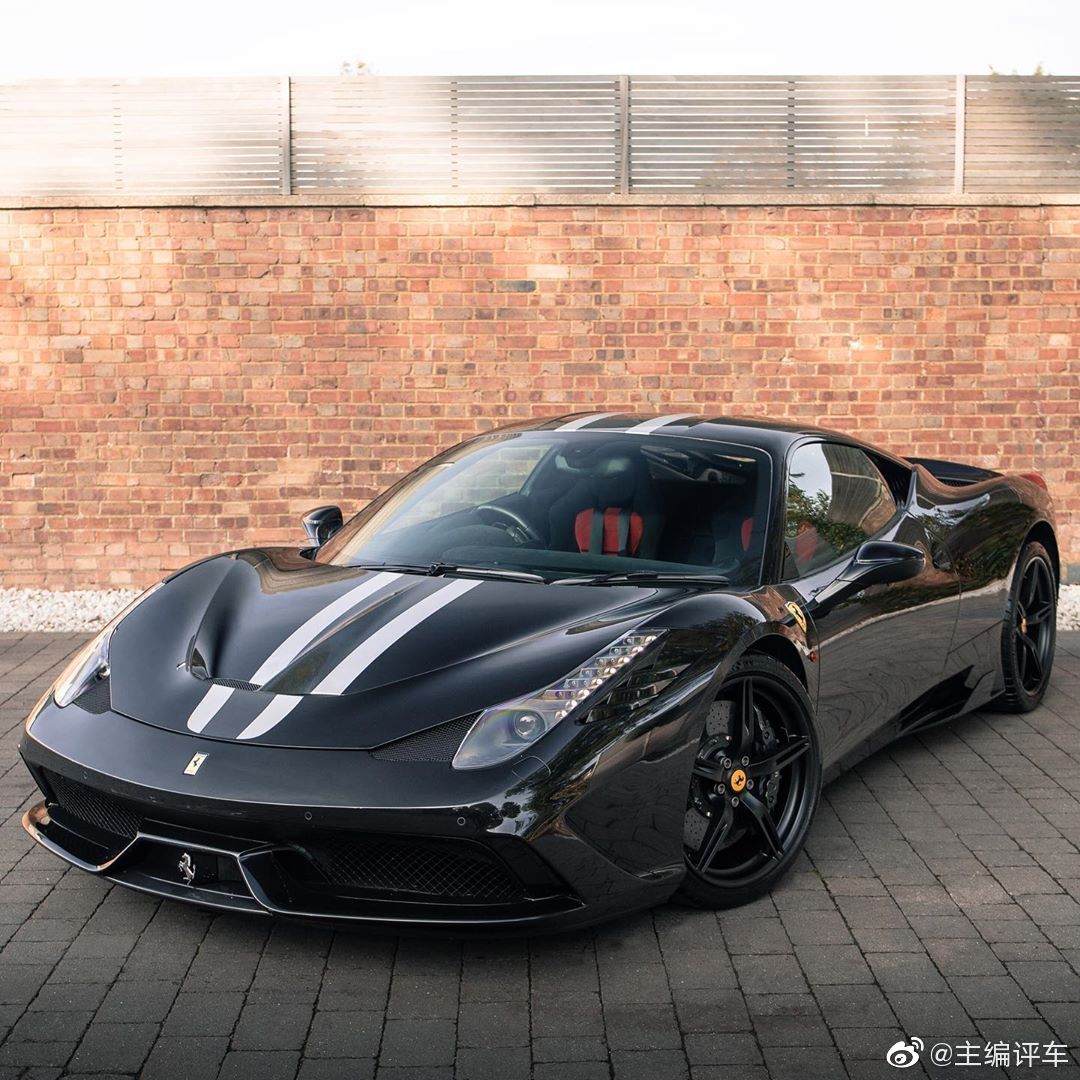 法拉利458 Speciale，车身颜色：“Nero Daytona”