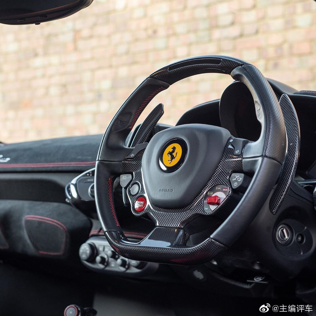 法拉利458 Speciale，车身颜色：“Nero Daytona”