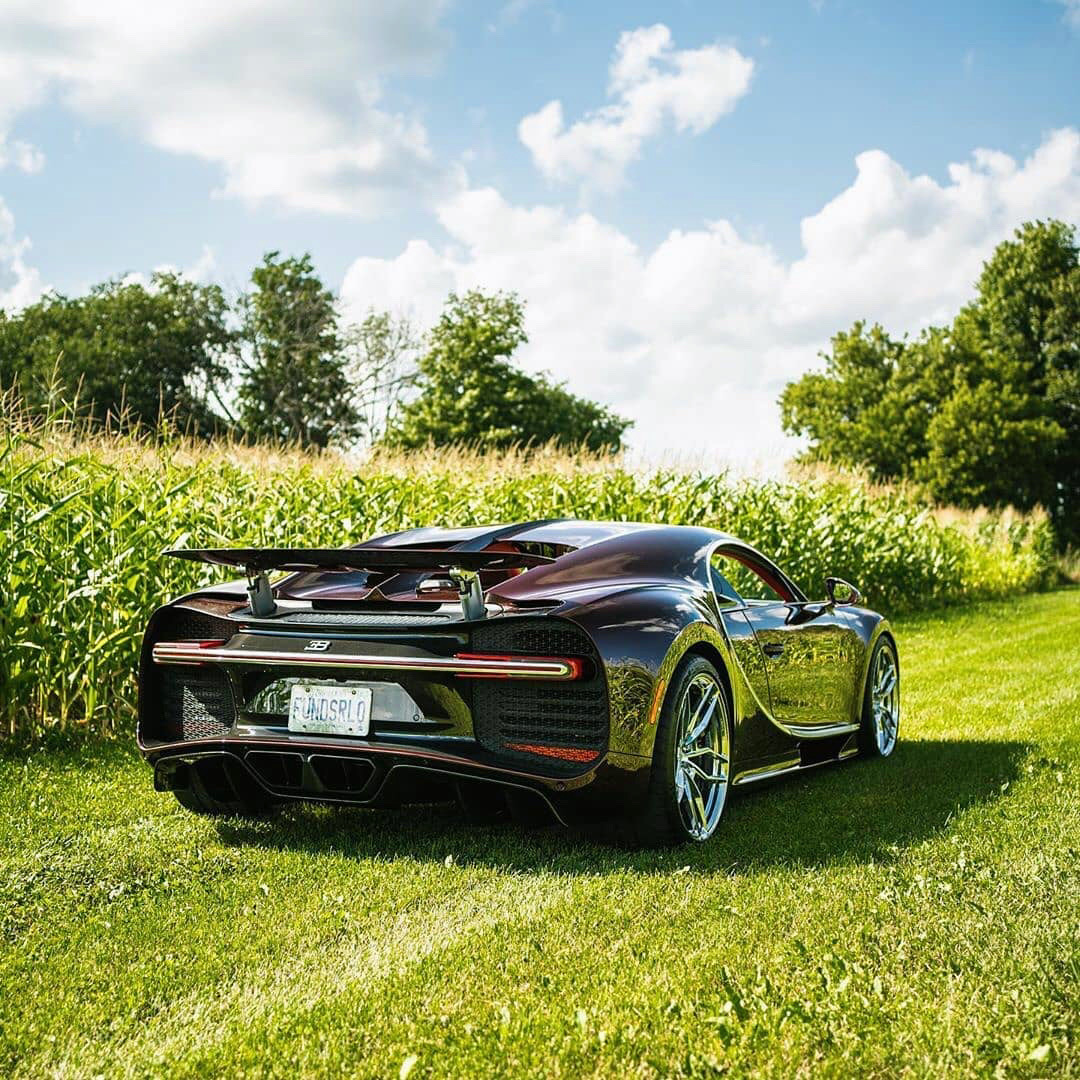 Bugatti Chiron，这红碳真是漂亮，车头设计非常霸气