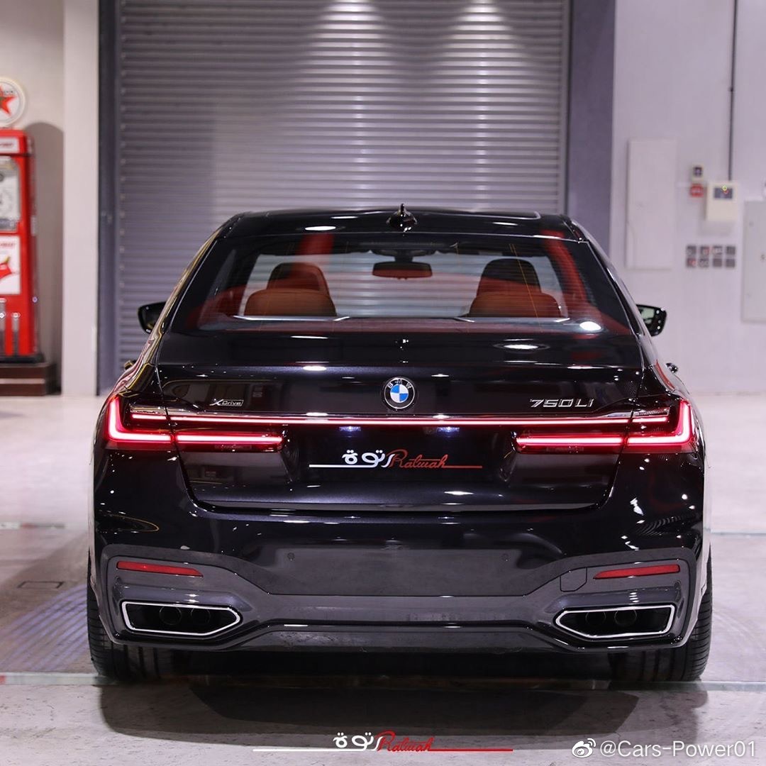 4.4T V8 523马力 750牛米 宝马750Li 看起来是不是比新S顺眼？