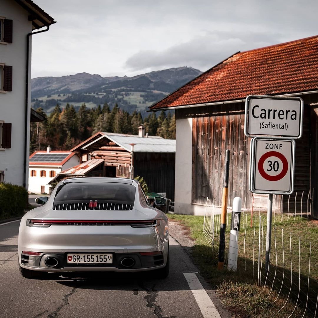 保时捷 911(992)，秋天是拍汽车美照最好的季节