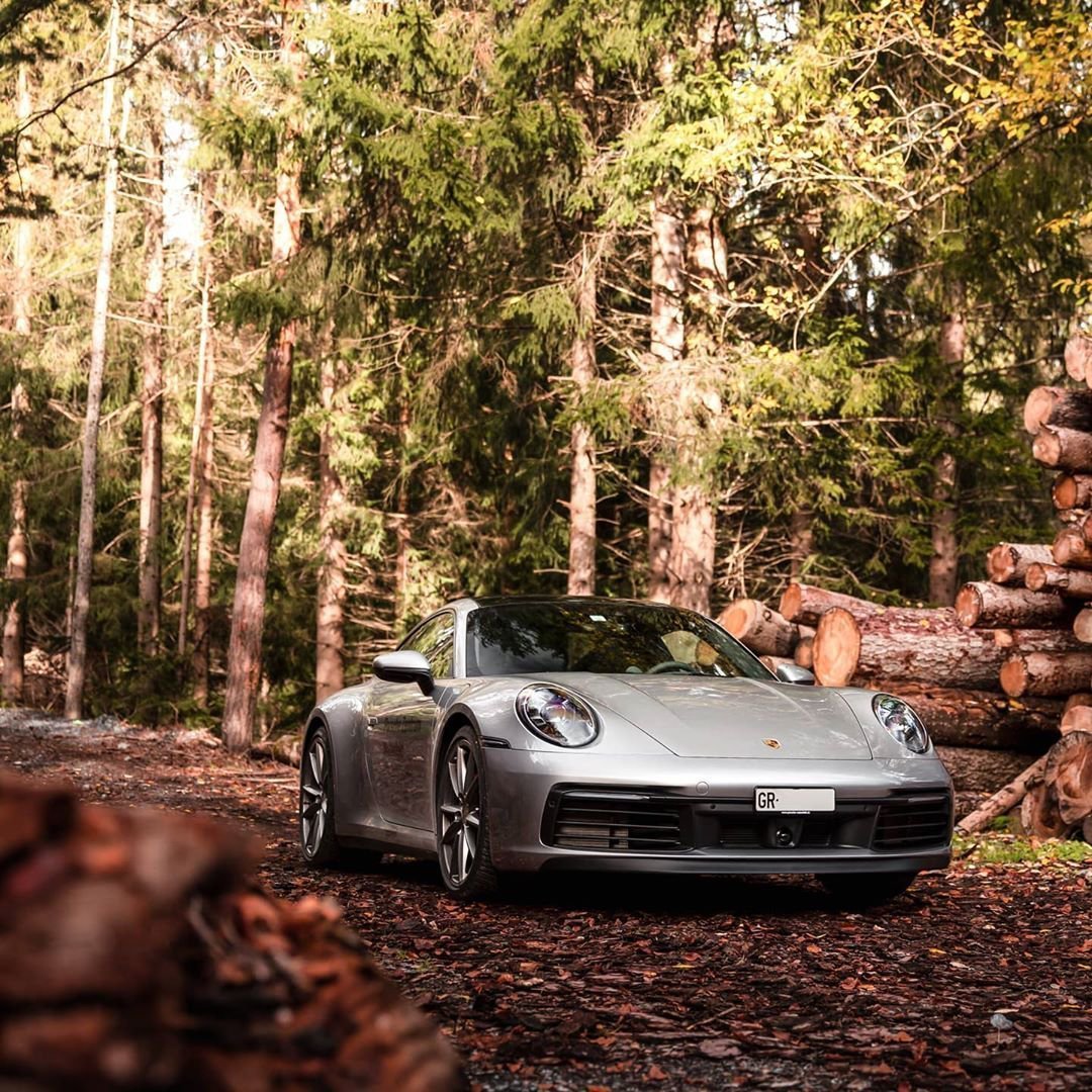 保时捷 911(992)，秋天是拍汽车美照最好的季节