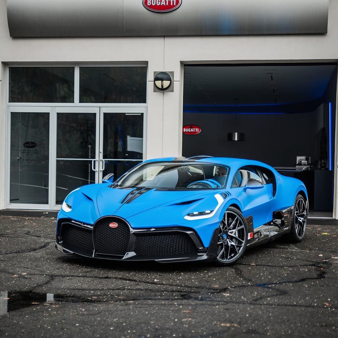 Bugatti Divo,非常赞，尾灯设计满分……