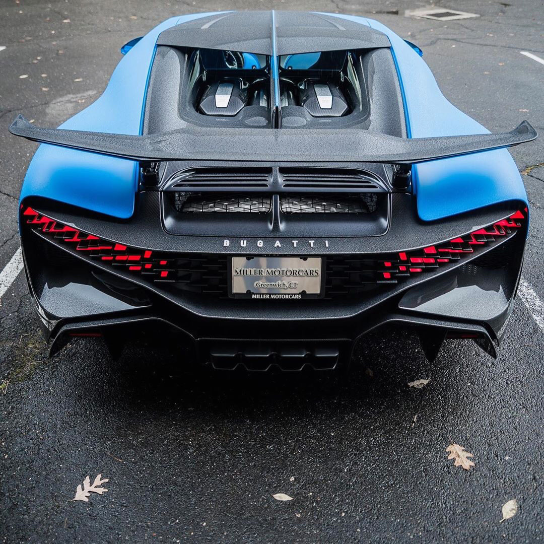 Bugatti Divo,非常赞，尾灯设计满分……