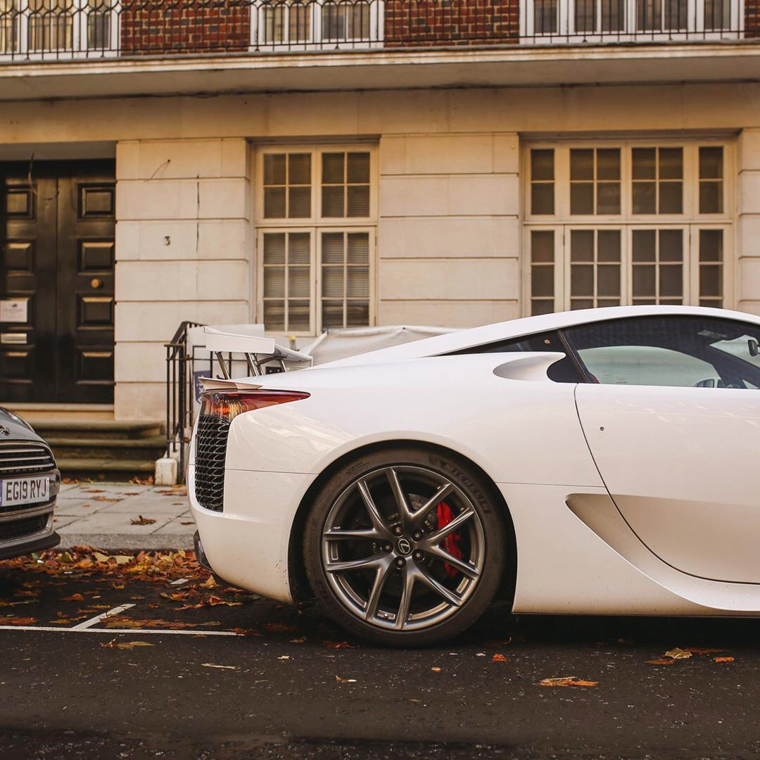 每天一组汽车美图：Lexus 家族超级跑车LFA