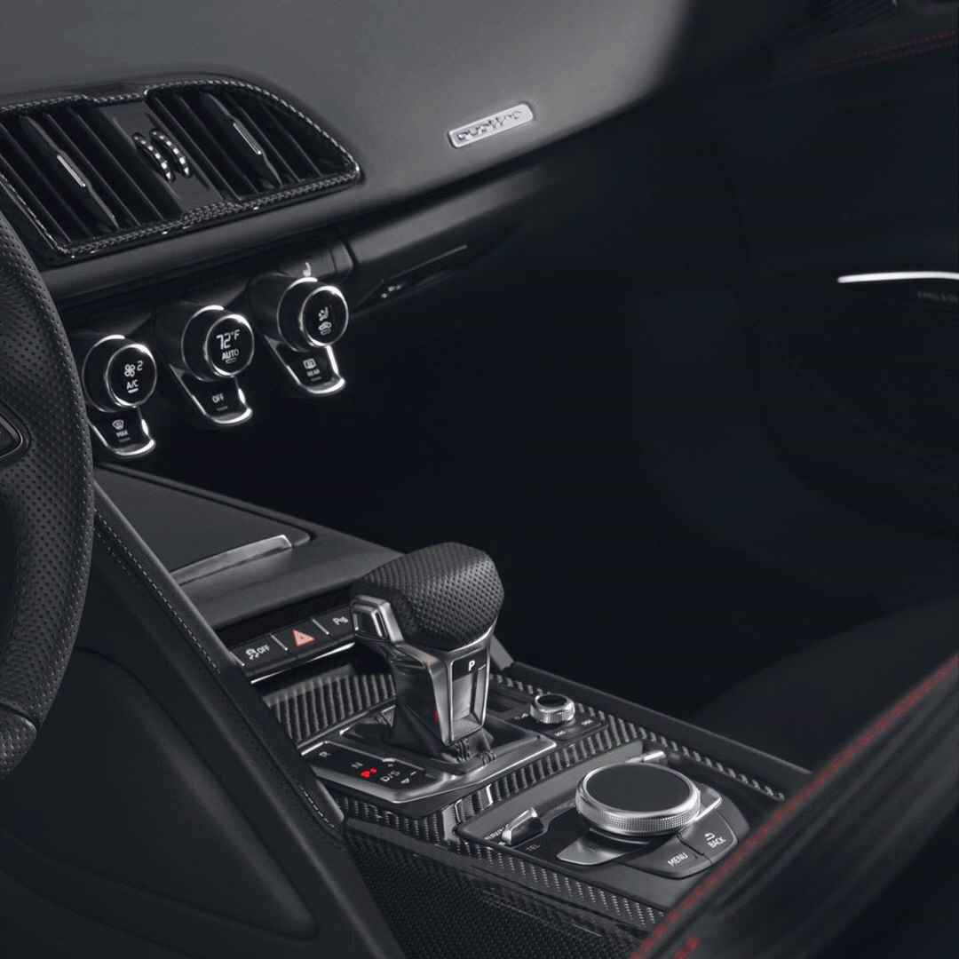 您好，11月 一切都过去了 Audi R8 V10 Spyder