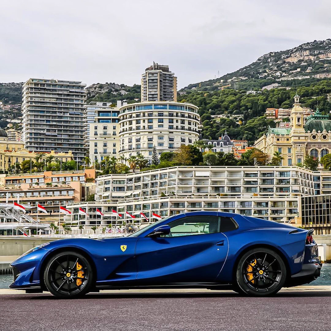 喜欢敞篷的兄弟看过来，颜值贼高的……Ferrari 812 GTS