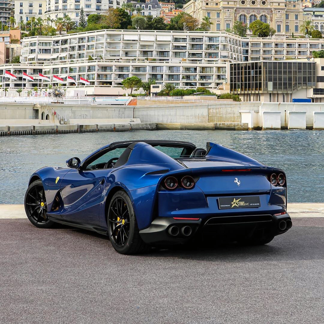喜欢敞篷的兄弟看过来，颜值贼高的……Ferrari 812 GTS