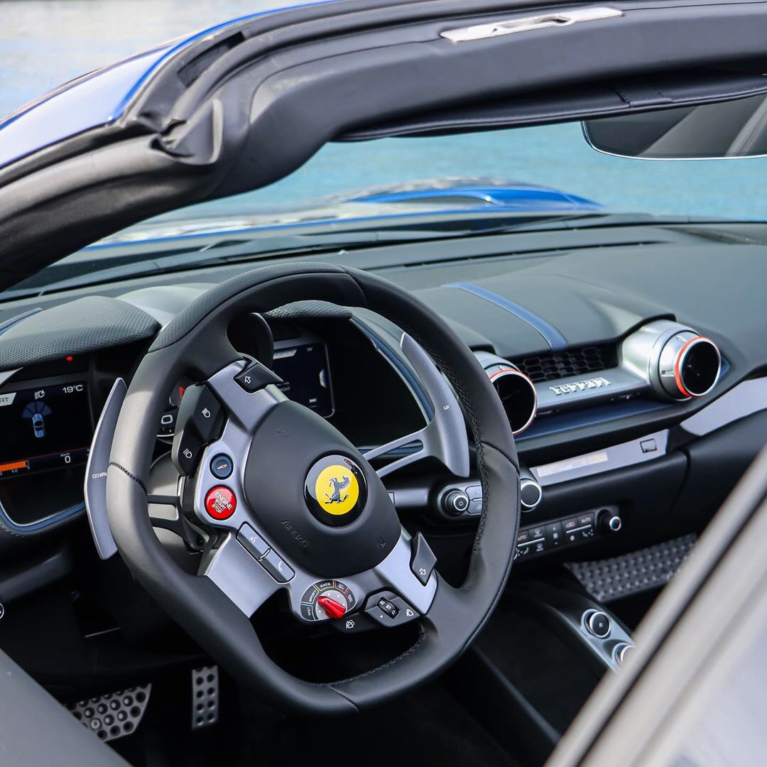 喜欢敞篷的兄弟看过来，颜值贼高的……Ferrari 812 GTS