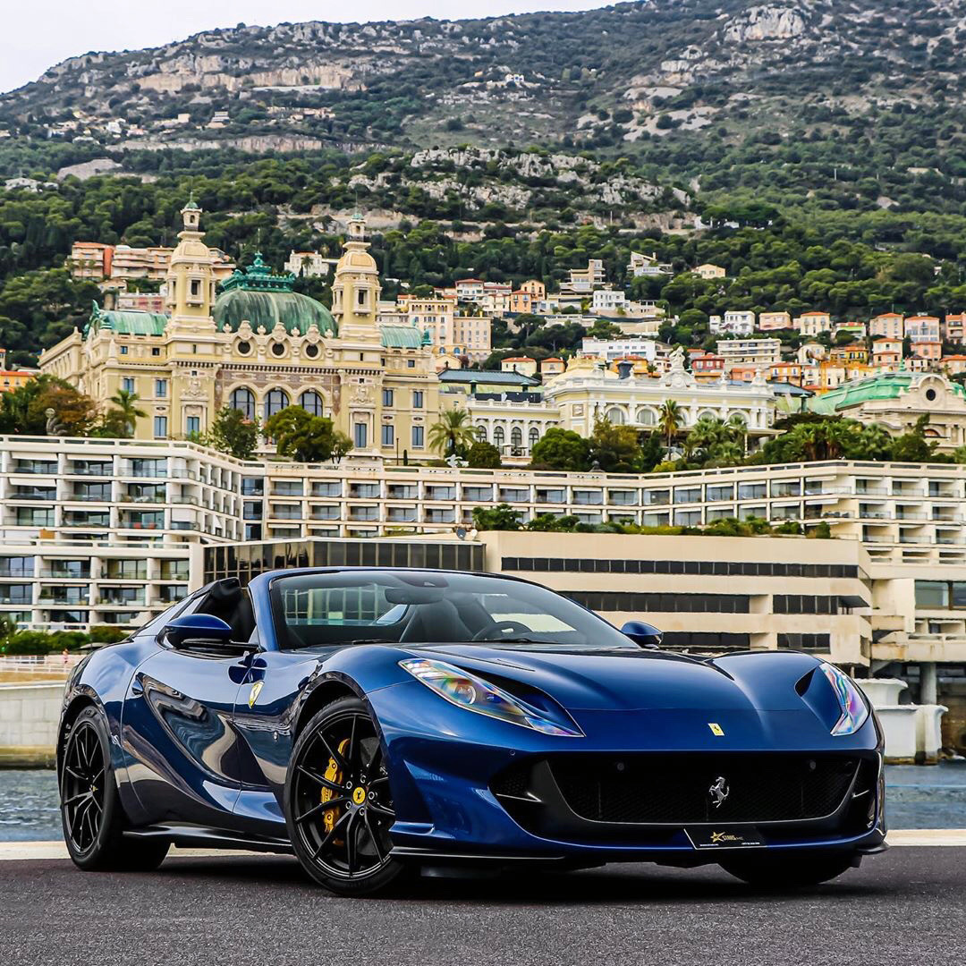 喜欢敞篷的兄弟看过来，颜值贼高的……Ferrari 812 GTS