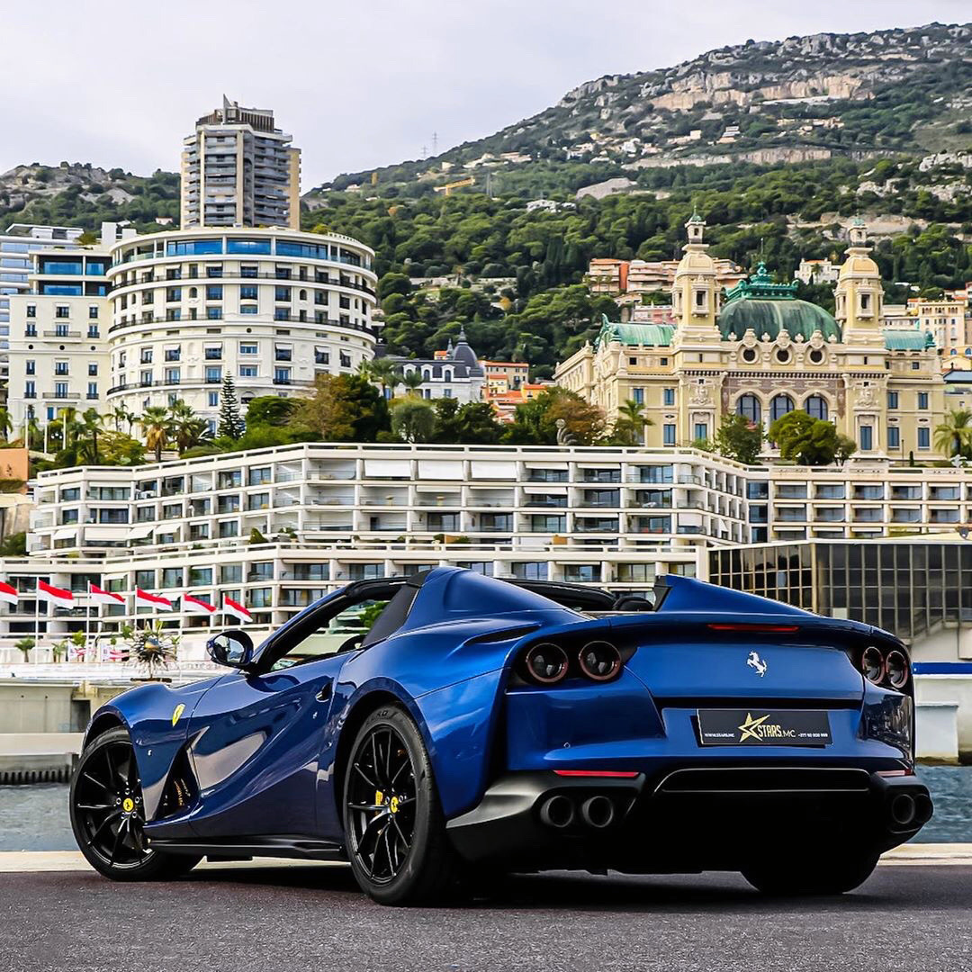 喜欢敞篷的兄弟看过来，颜值贼高的……Ferrari 812 GTS