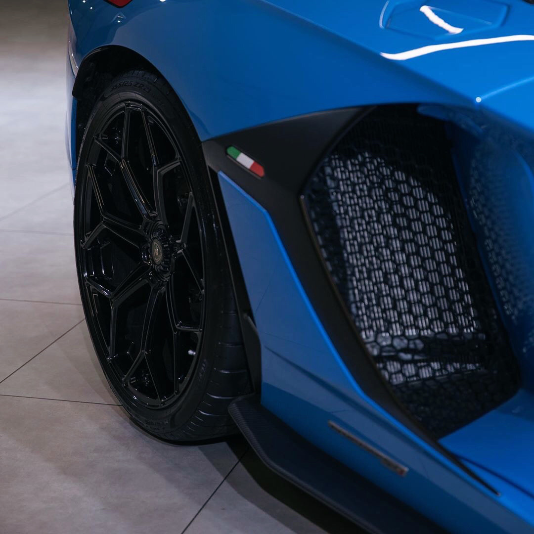 Lamborghini Aventador SVJ  這眼神還是那麼帥氣