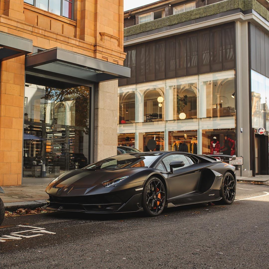 哑光黑色系Lamborghini Aventador SVJ