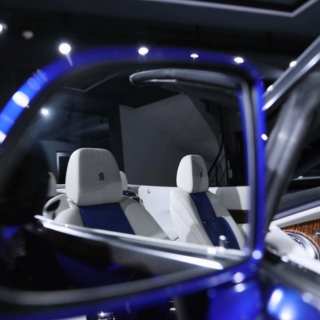 Rolls Royce Dawn 感觉车头设计很棒，只是车尾比较……