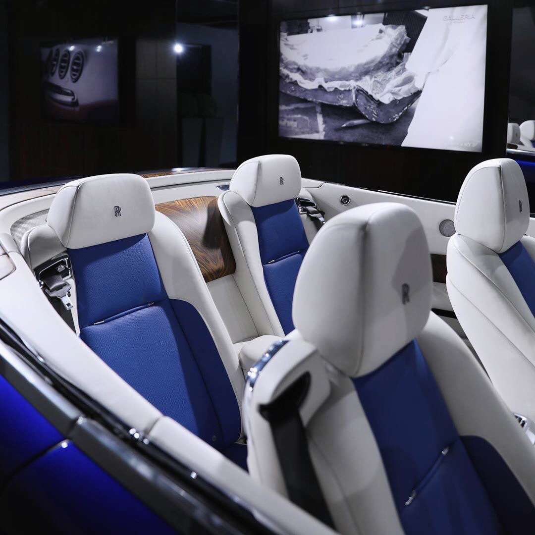 Rolls Royce Dawn 感觉车头设计很棒，只是车尾比较……