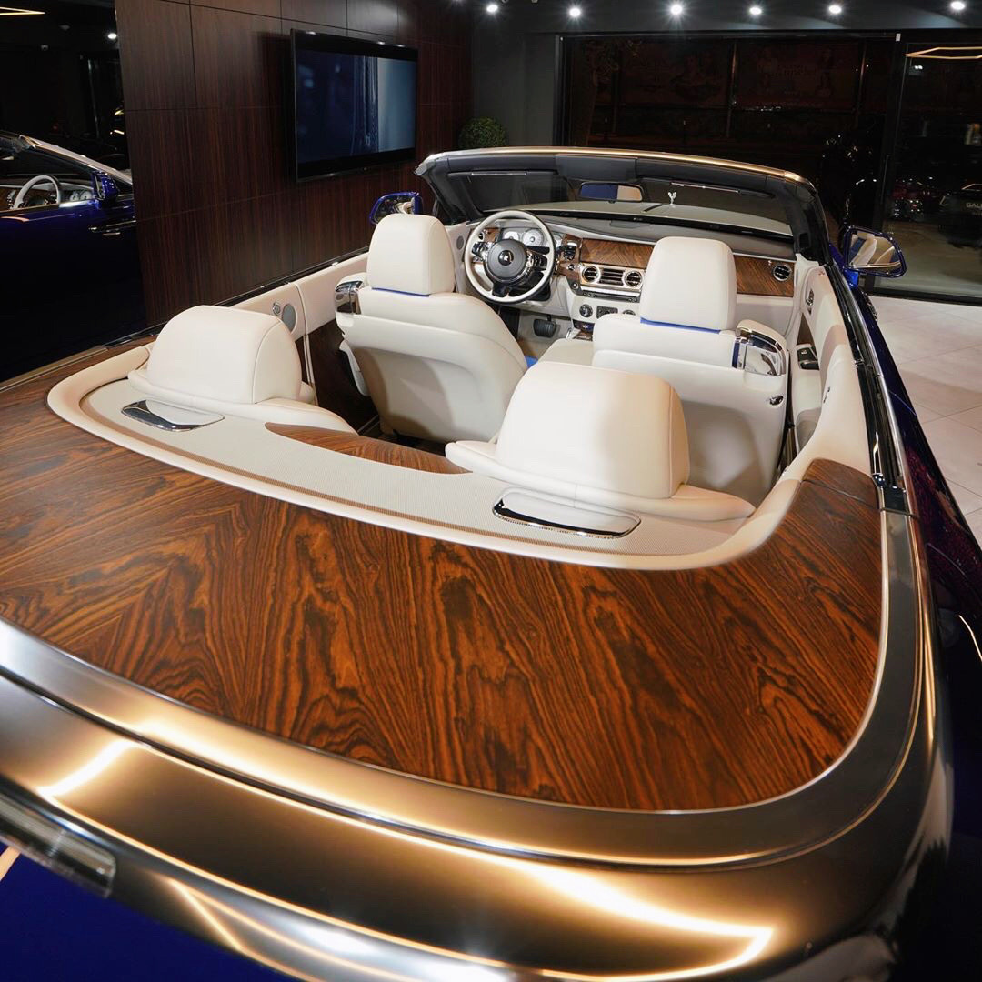 Rolls Royce Dawn 感觉车头设计很棒，只是车尾比较……