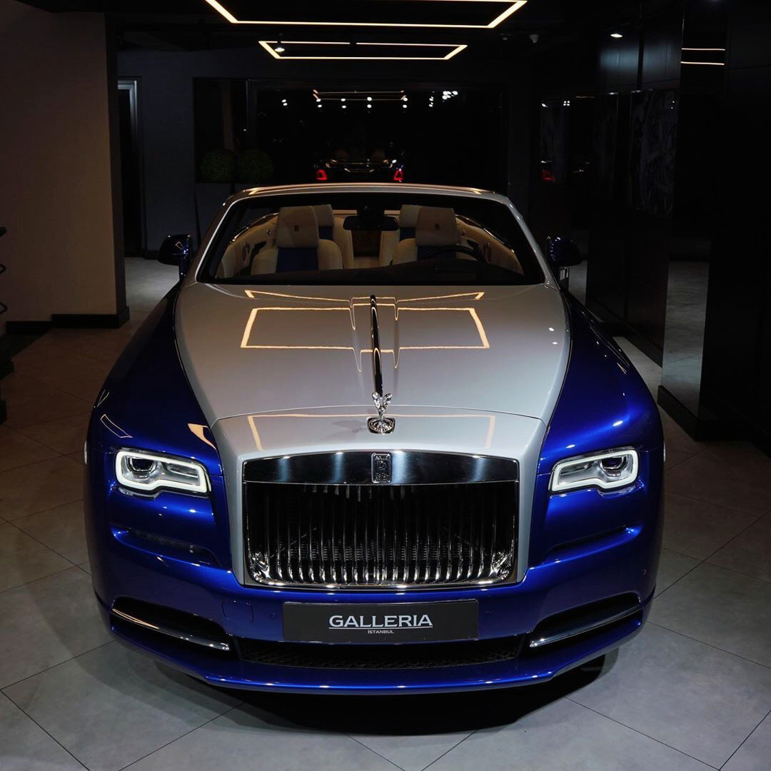 Rolls Royce Dawn 感觉车头设计很棒，只是车尾比较……
