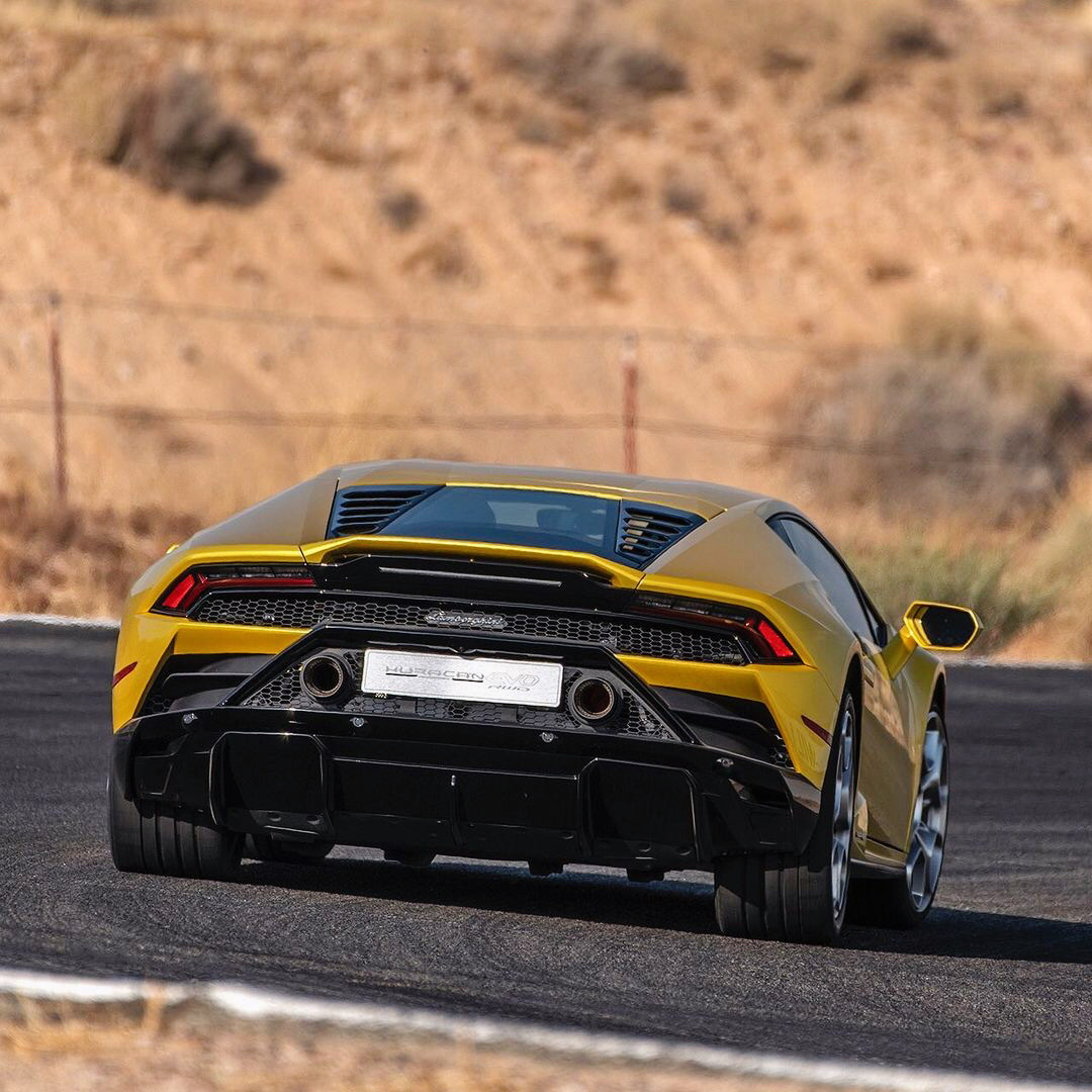 Lamborghini Huracan EVO RWD 烧胎的姿势很美……