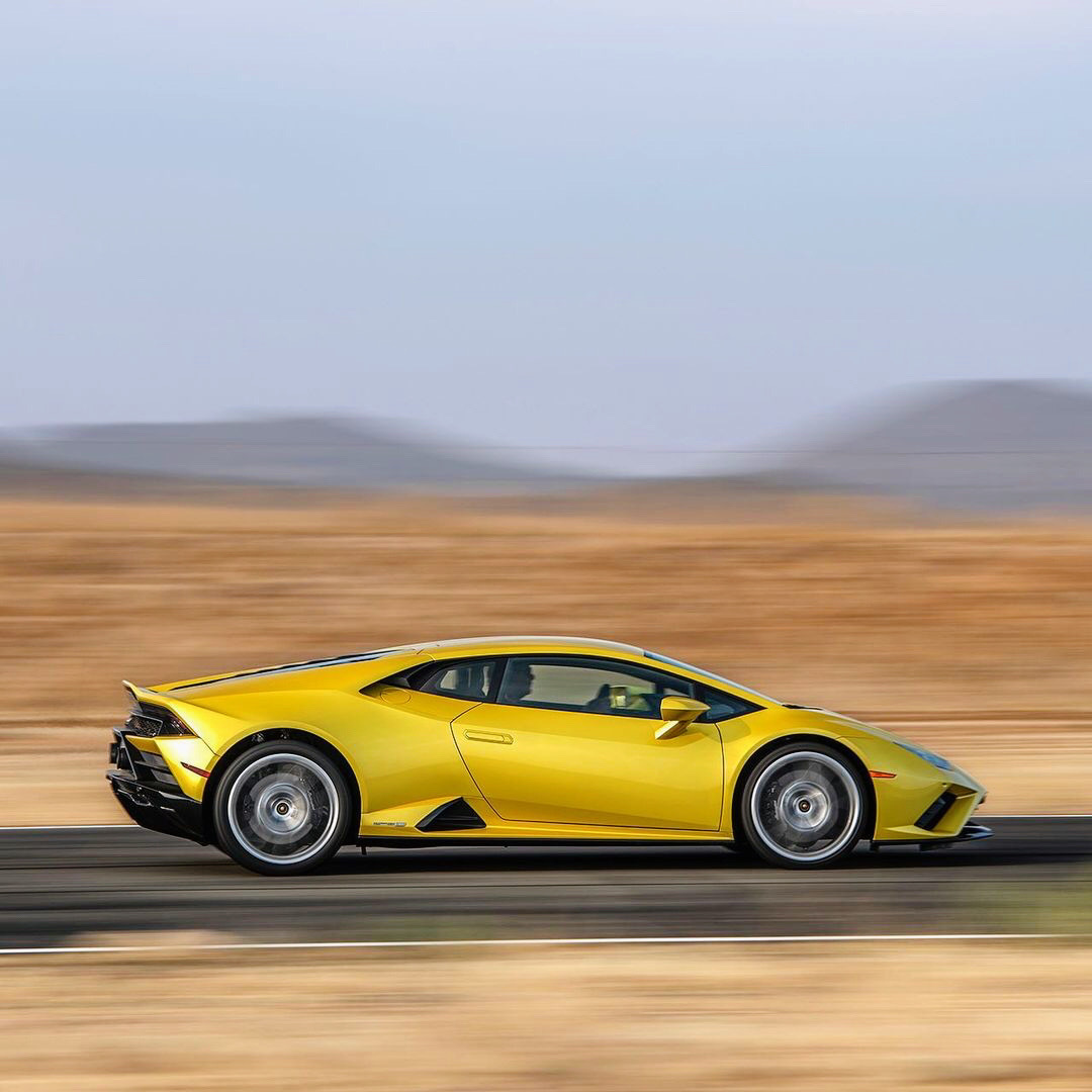 Lamborghini Huracan EVO RWD 烧胎的姿势很美……