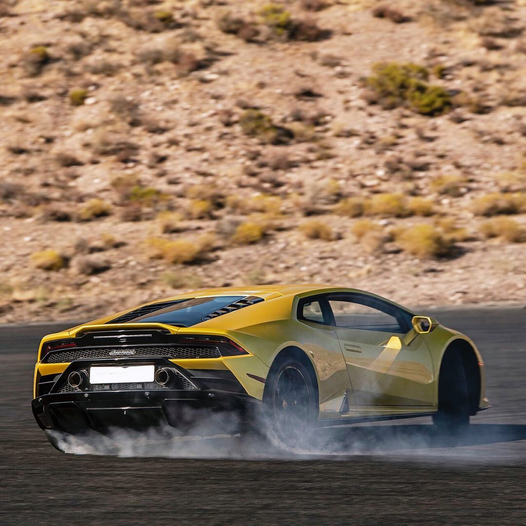 Lamborghini Huracan EVO RWD 烧胎的姿势很美……