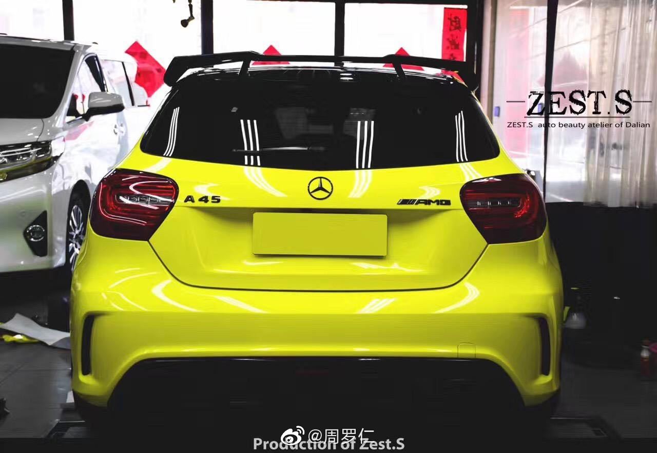 奔驰A45汽车改色亮光浅黄实车图集