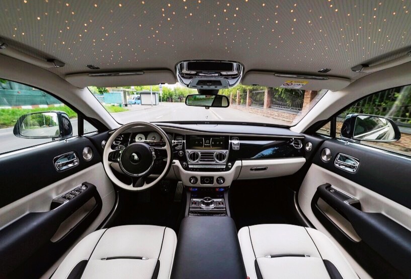 当车门打开的时候，您已经赢了 Rolls Royce Wraith