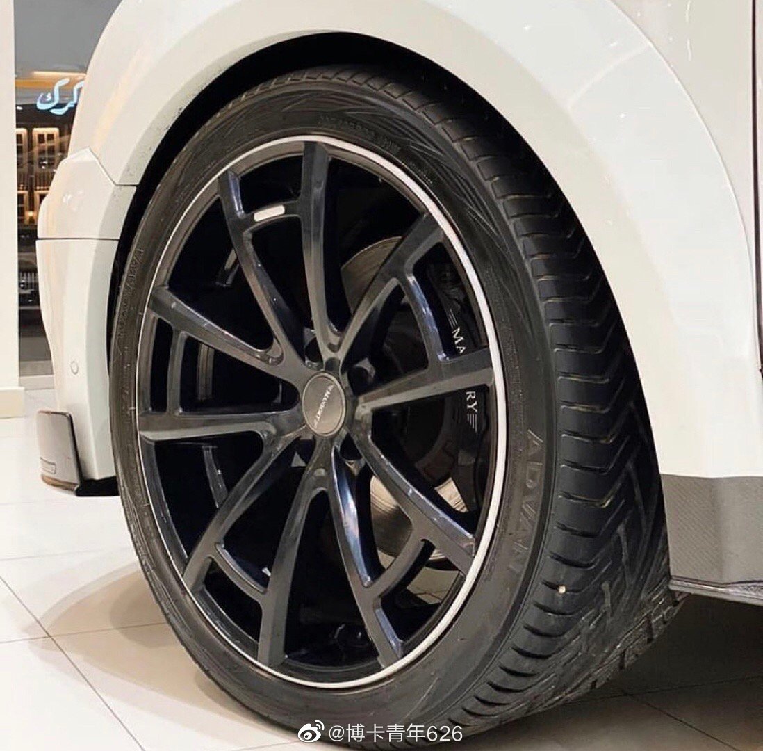 好看的汽车：宾利添越3.0T V6造型帅气
