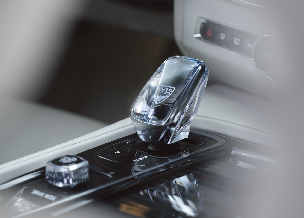 沃尔沃新款S90官图，还是很北欧风，低饱和度色彩，素雅简约。