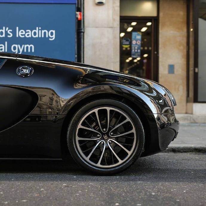 黑色布加迪Bugatti Veyron Super Sport，颜色很帅！