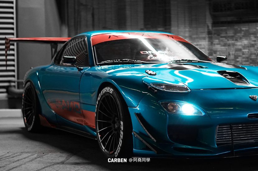 汽车美图：姿态与性能并存的马自达RX-7