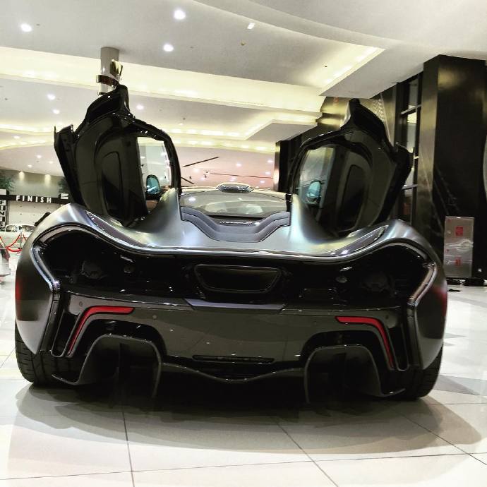 黑色迈凯伦P1，简直不要太帅！