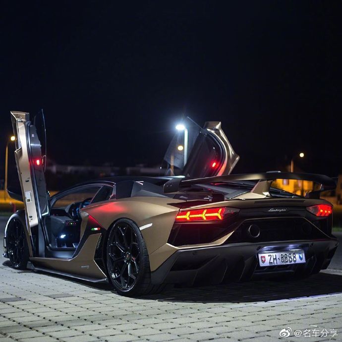 兰博基尼SVJ黑色魅影 有谁知道价格是多少的？ 汽车  