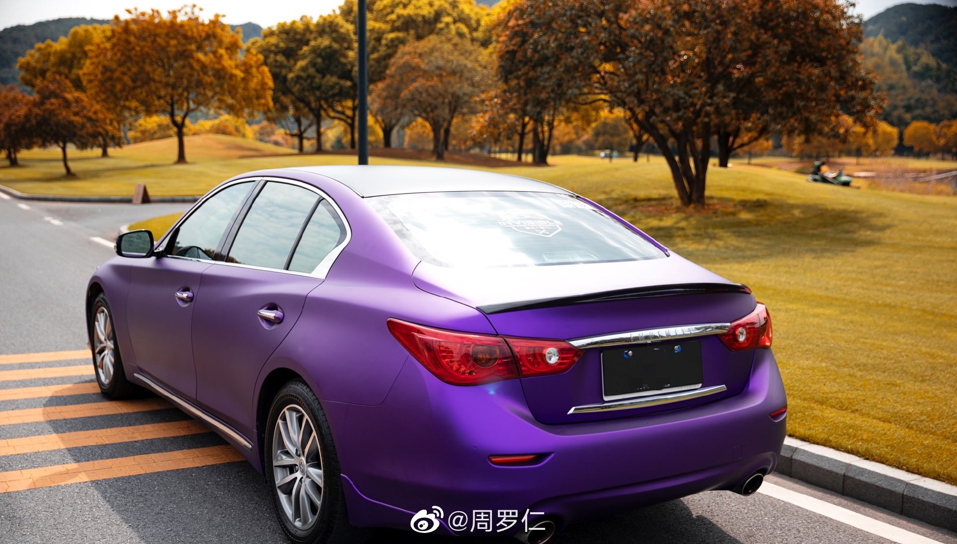 英菲尼迪Q50改色哑面电镀紫，瞬间成了英菲尼迪的领袖者